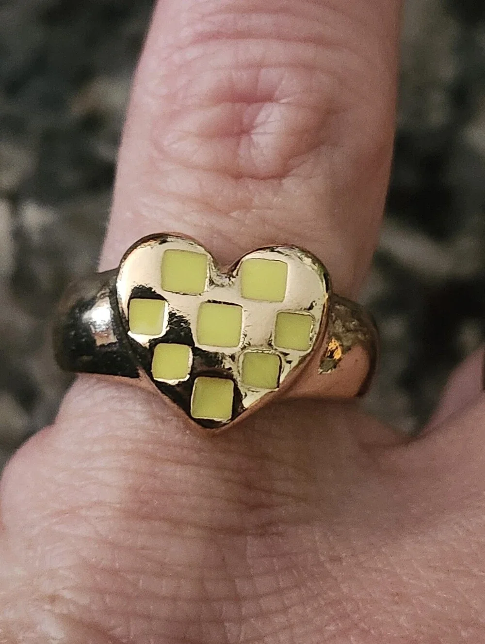 Heart Checkered Neon Lime Gold Tone Open Back Ring Size 6